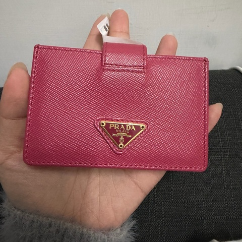 Prada 三角鐵牌風琴卡包
