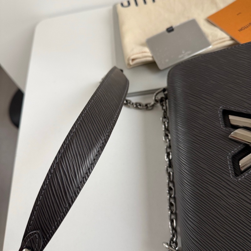 ✨Lv twist 水波紋 專櫃15萬 鏈條可調節 99新🩶-8