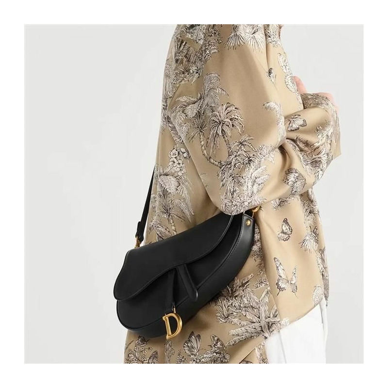 DIOR 馬鞍形小型多功能背帶包 M0472CBUW_M900-1