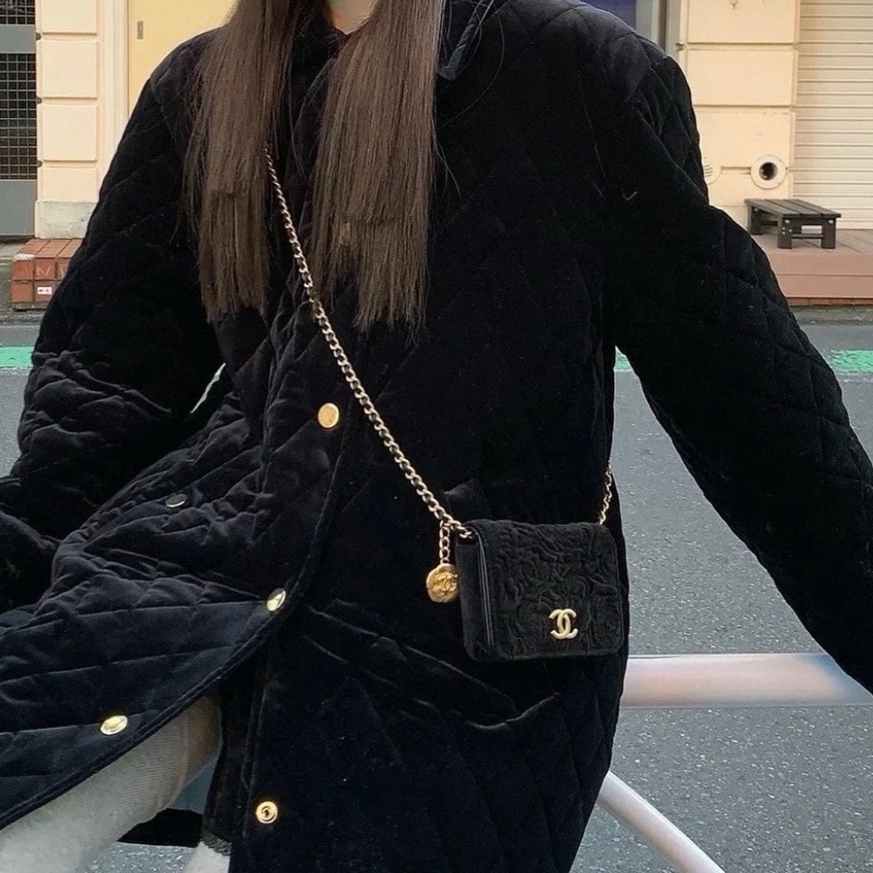 ✨Chanel 黑金絲絨 立體浮雕山茶花mini woc 99新🆕-0