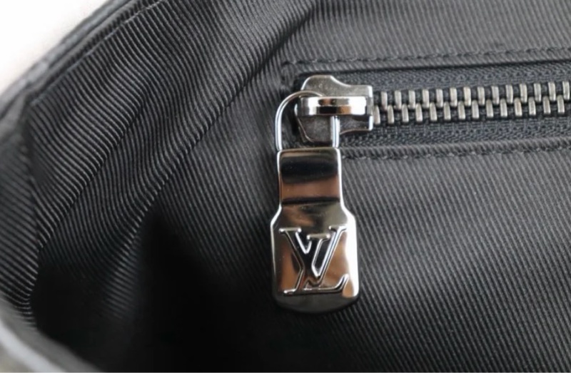 「JL精品代購」98新 LV Voyager黑花郵差包 ic 芯片款-11