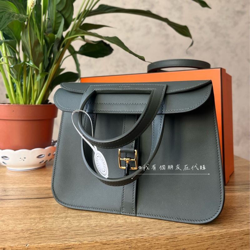 《我有個朋友在代購》愛馬仕Halzan mini 紅樹林綠金釦-1