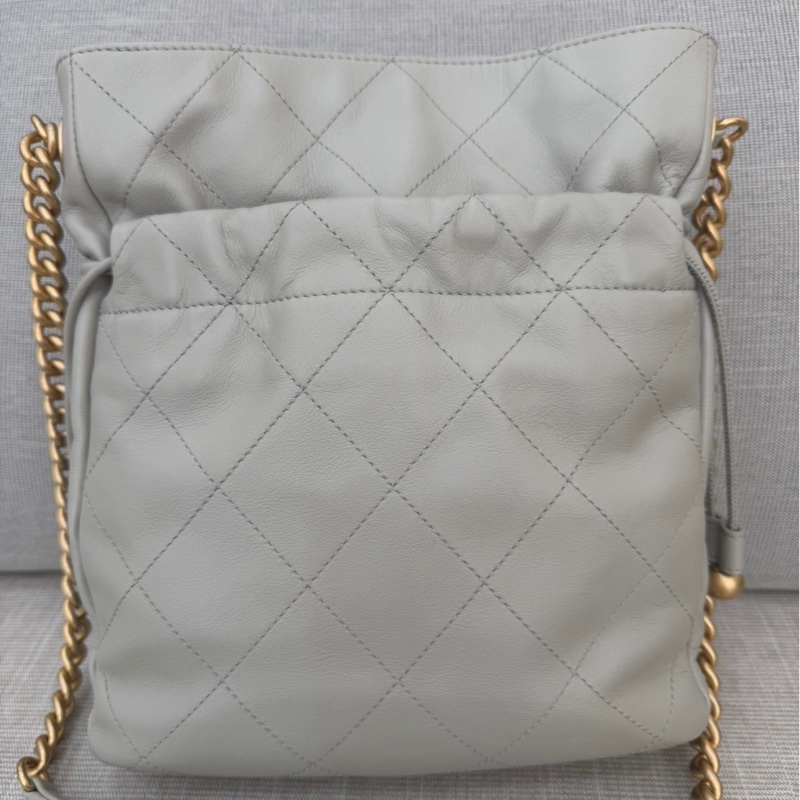 CHANEL 香奈兒 金色CC Logo 福袋 雙金珠抽繩水桶包 鼠尾草灰-6