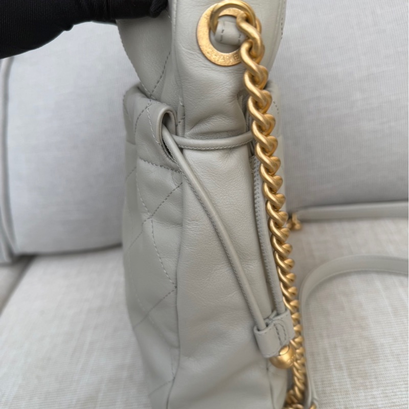 CHANEL 香奈兒 金色CC Logo 福袋 雙金珠抽繩水桶包 鼠尾草灰-8