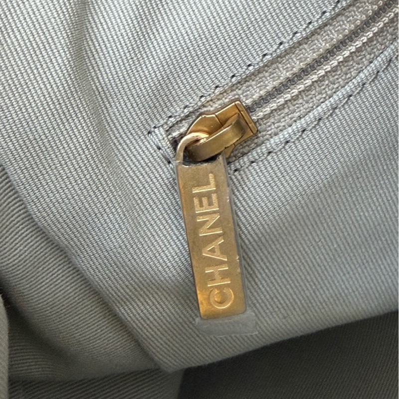 CHANEL 香奈兒 金色CC Logo 福袋 雙金珠抽繩水桶包 鼠尾草灰-25