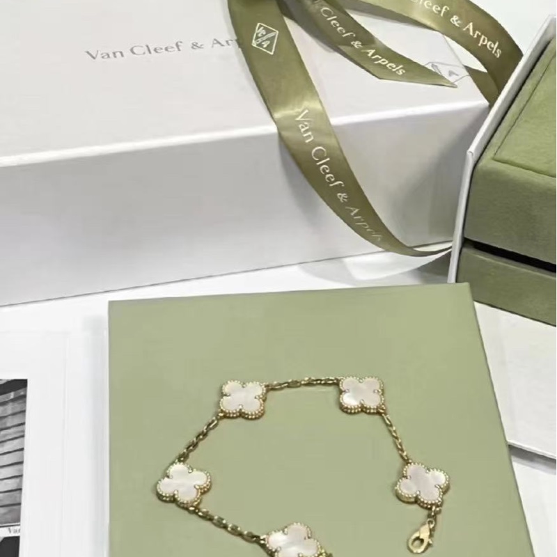 🔥新到：25年全套 Vca 梵克雅寶熱門五花手鍊 . 白貝母時尚百搭，春夏露手美美嘅～鍾意唔好錯過喲-1