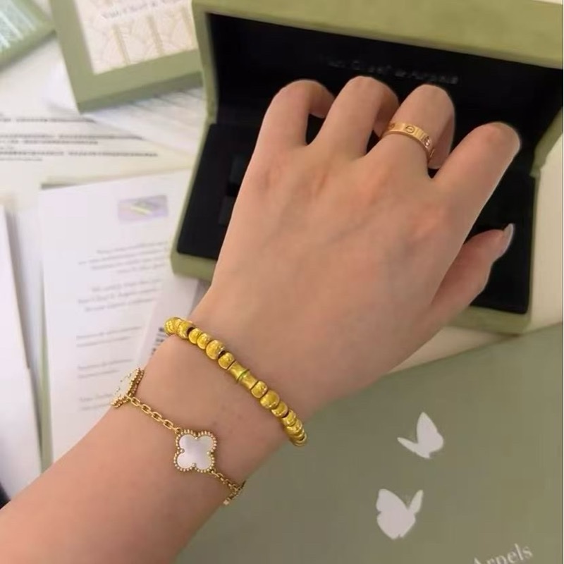 🔥新到：25年全套 Vca 梵克雅寶熱門五花手鍊 . 白貝母時尚百搭，春夏露手美美嘅～鍾意唔好錯過喲-3