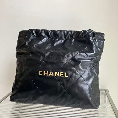 🔥新到：25年芯片 Chanel/香奈兒22bag 25p 黑金垃圾袋中號經典菱格紋，子母袋金色鏈條肩帶，尺寸：36 × 42 × 8cm