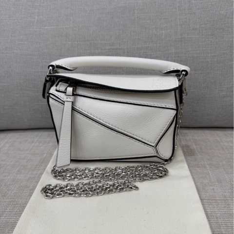 Loewe Puzzlen超迷你nano皮革斜背包 奶白色