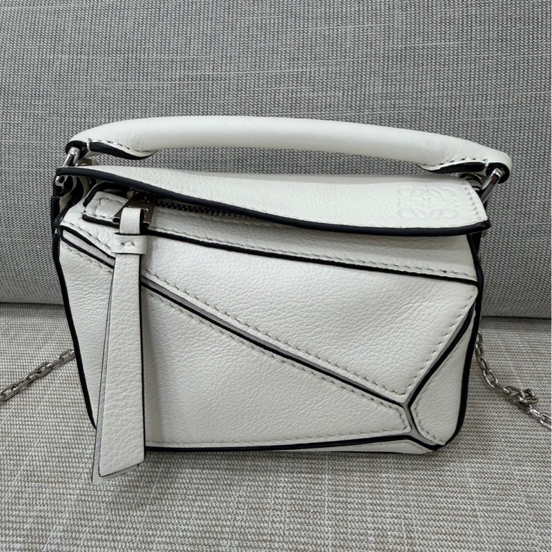 Loewe Puzzlen超迷你nano皮革斜背包 奶白色-5