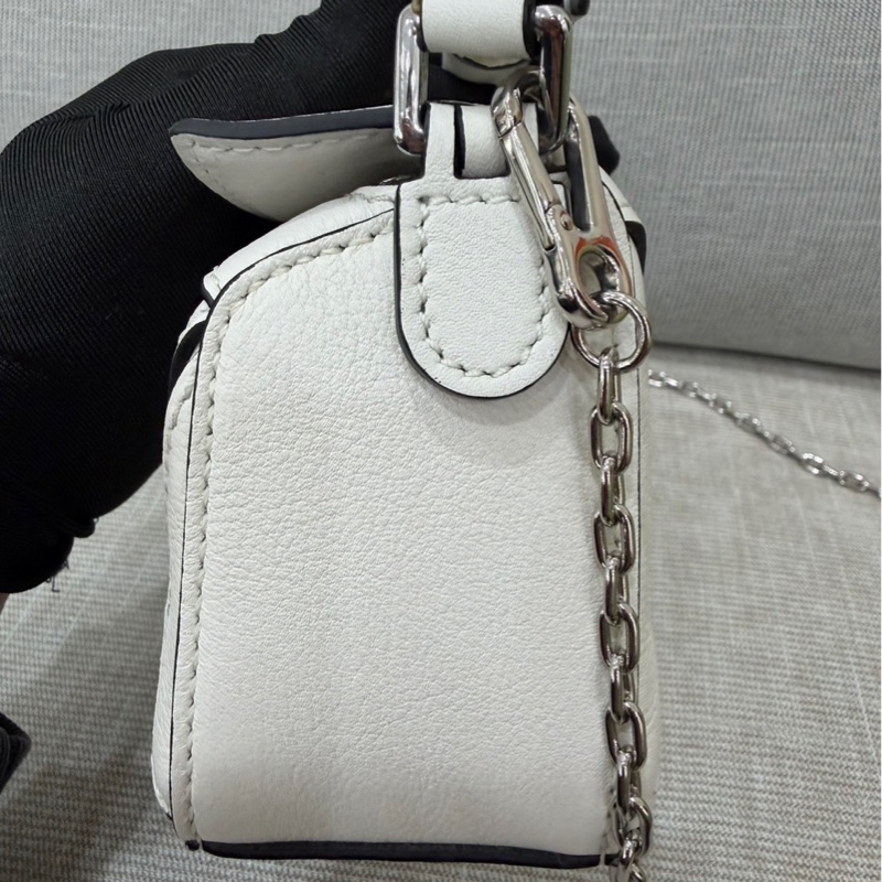 Loewe Puzzlen超迷你nano皮革斜背包 奶白色-8