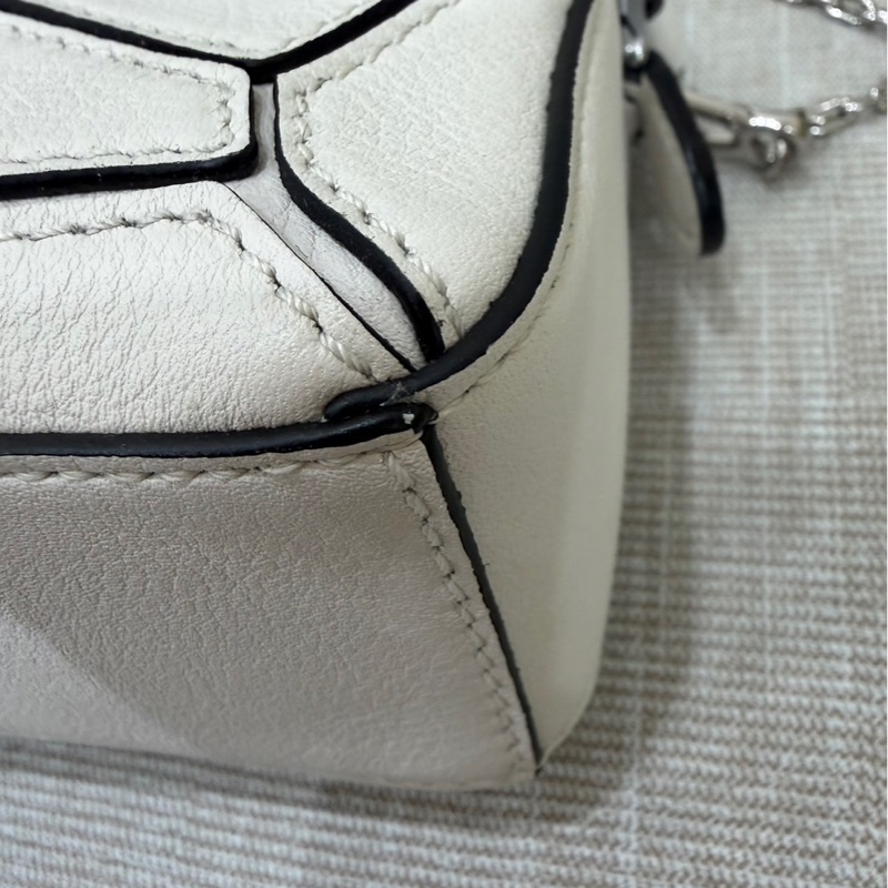 Loewe Puzzlen超迷你nano皮革斜背包 奶白色-9