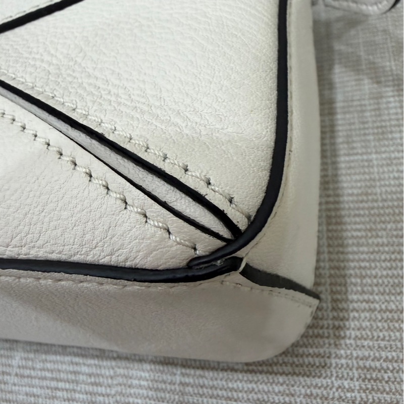 Loewe Puzzlen超迷你nano皮革斜背包 奶白色-11