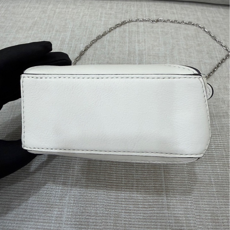 Loewe Puzzlen超迷你nano皮革斜背包 奶白色-13