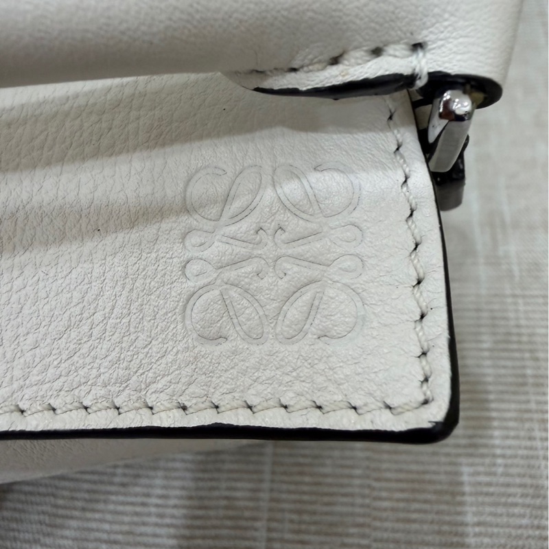 Loewe Puzzlen超迷你nano皮革斜背包 奶白色-15