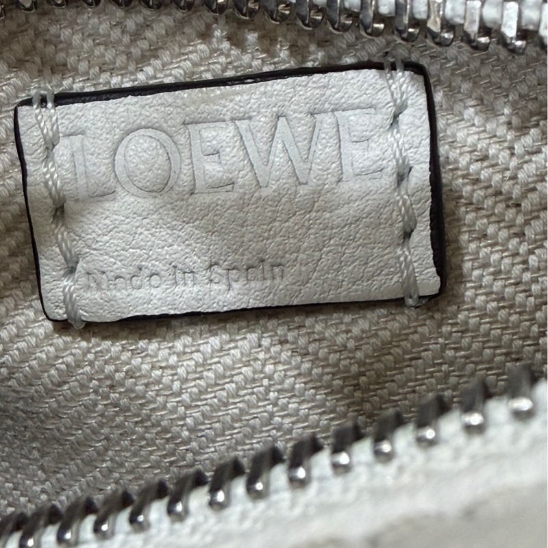 Loewe Puzzlen超迷你nano皮革斜背包 奶白色-16