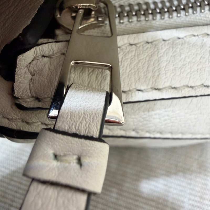 Loewe Puzzlen超迷你nano皮革斜背包 奶白色-21