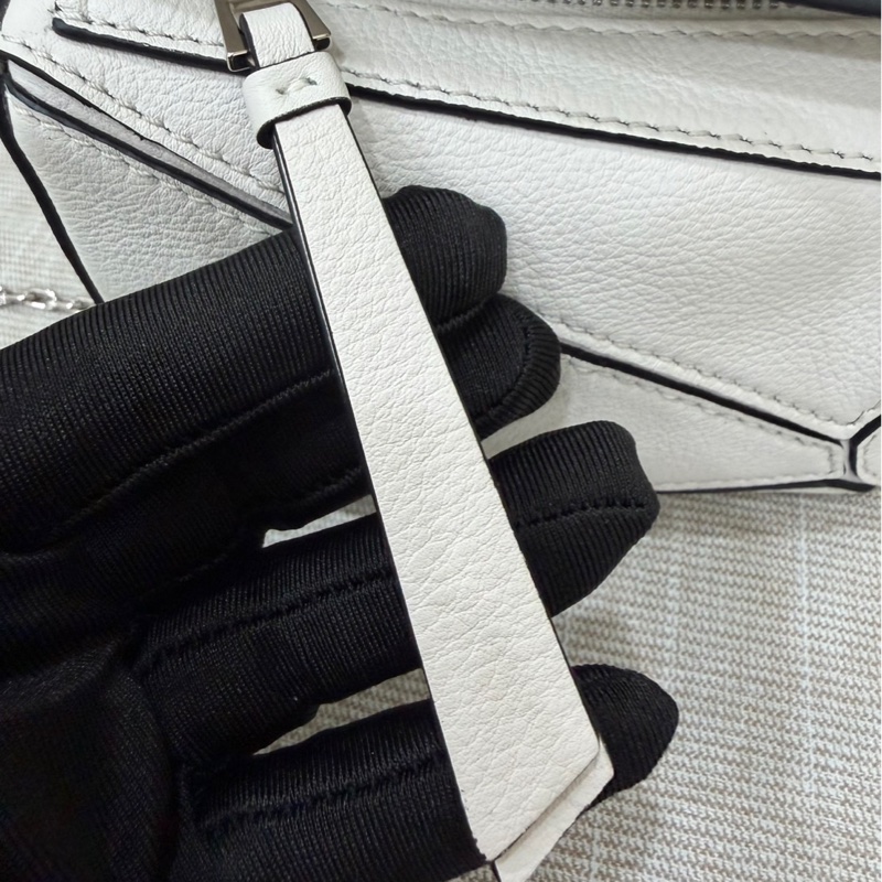 Loewe Puzzlen超迷你nano皮革斜背包 奶白色-23
