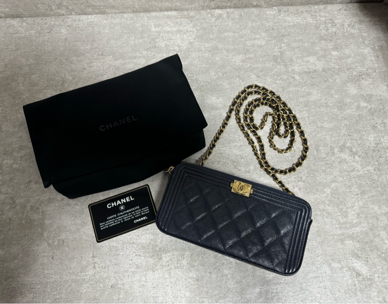 正品 Chanel boy荔枝牛皮海軍藍手機包/woc-0
