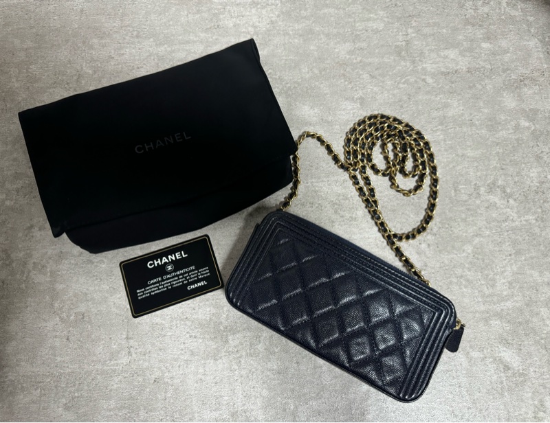 正品 Chanel boy荔枝牛皮海軍藍手機包/woc-1