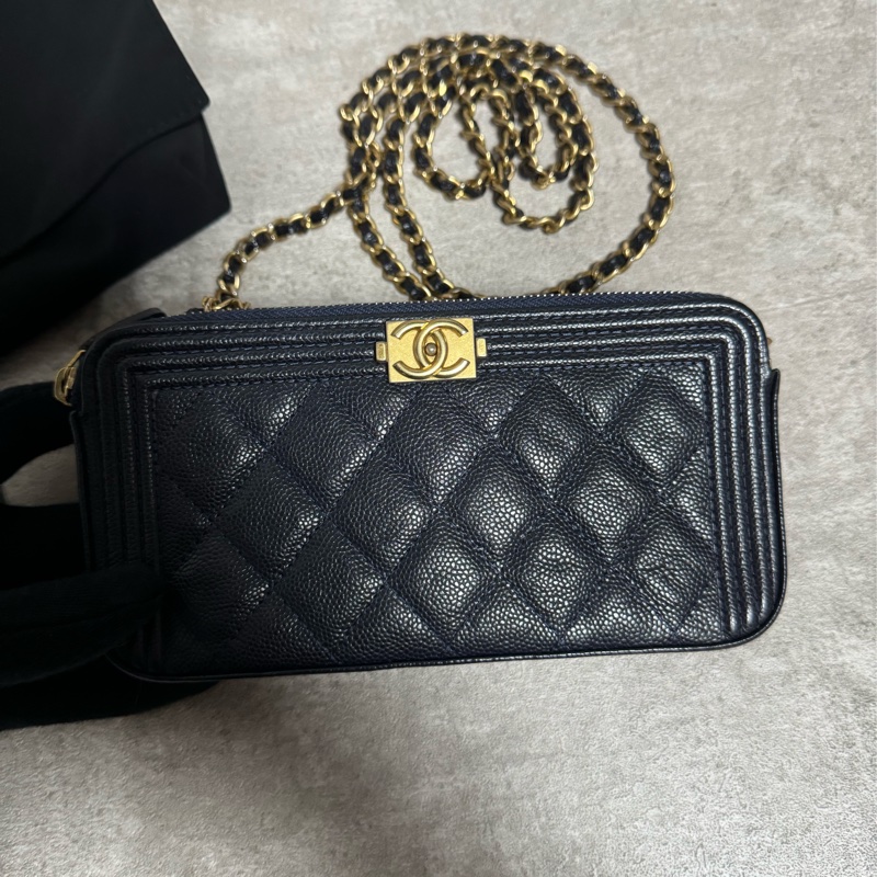正品 Chanel boy荔枝牛皮海軍藍手機包/woc-2