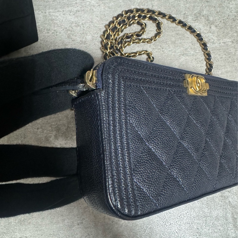 正品 Chanel boy荔枝牛皮海軍藍手機包/woc-7