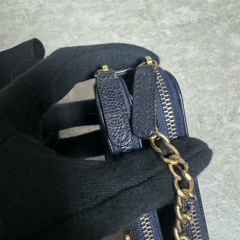 正品 Chanel boy荔枝牛皮海軍藍手機包/woc-10