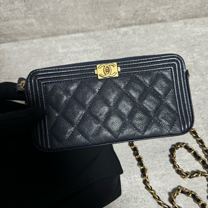 正品 Chanel boy荔枝牛皮海軍藍手機包/woc-12