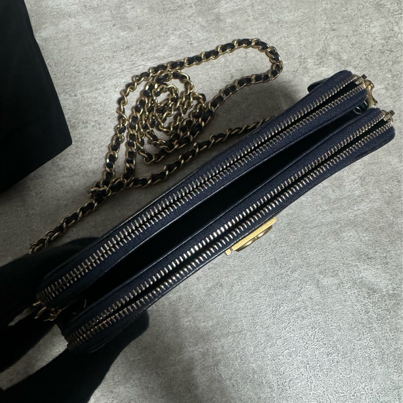 正品 Chanel boy荔枝牛皮海軍藍手機包/woc-13