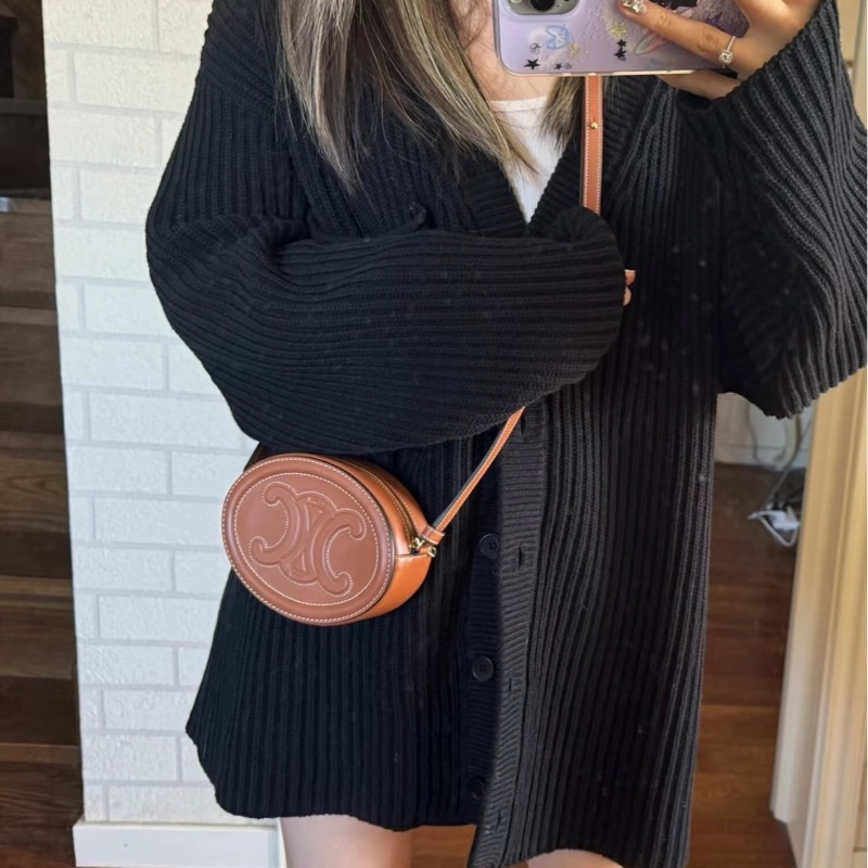 Celine圓餅包金棕色-2