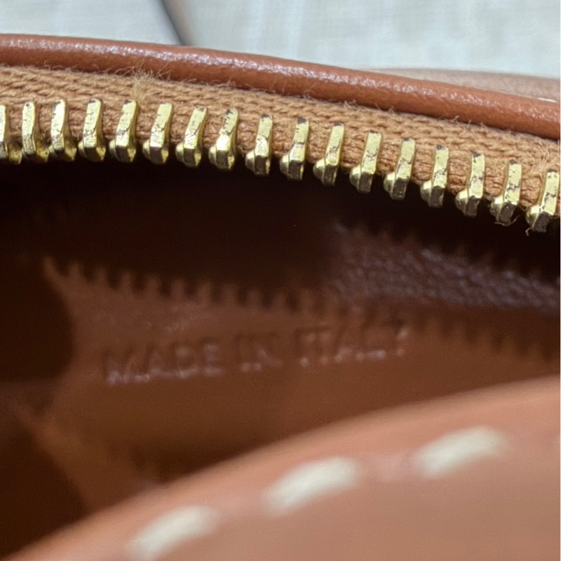 Celine圓餅包金棕色-15