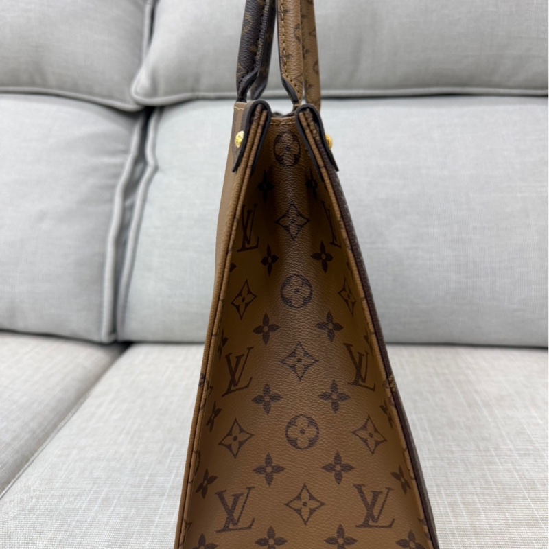 LV M45321經典 ONTHEGO MM Monogram Reverse 帆布手提包 肩背包 購物包-9