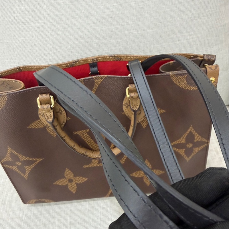 LV M45321經典 ONTHEGO MM Monogram Reverse 帆布手提包 肩背包 購物包-18