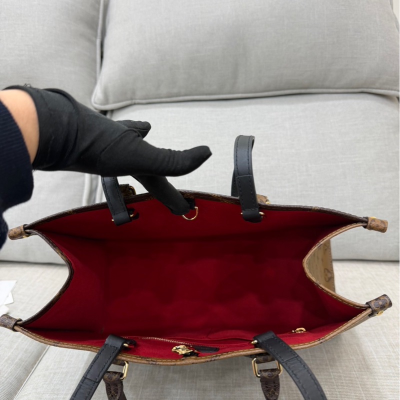 LV M45321經典 ONTHEGO MM Monogram Reverse 帆布手提包 肩背包 購物包-19