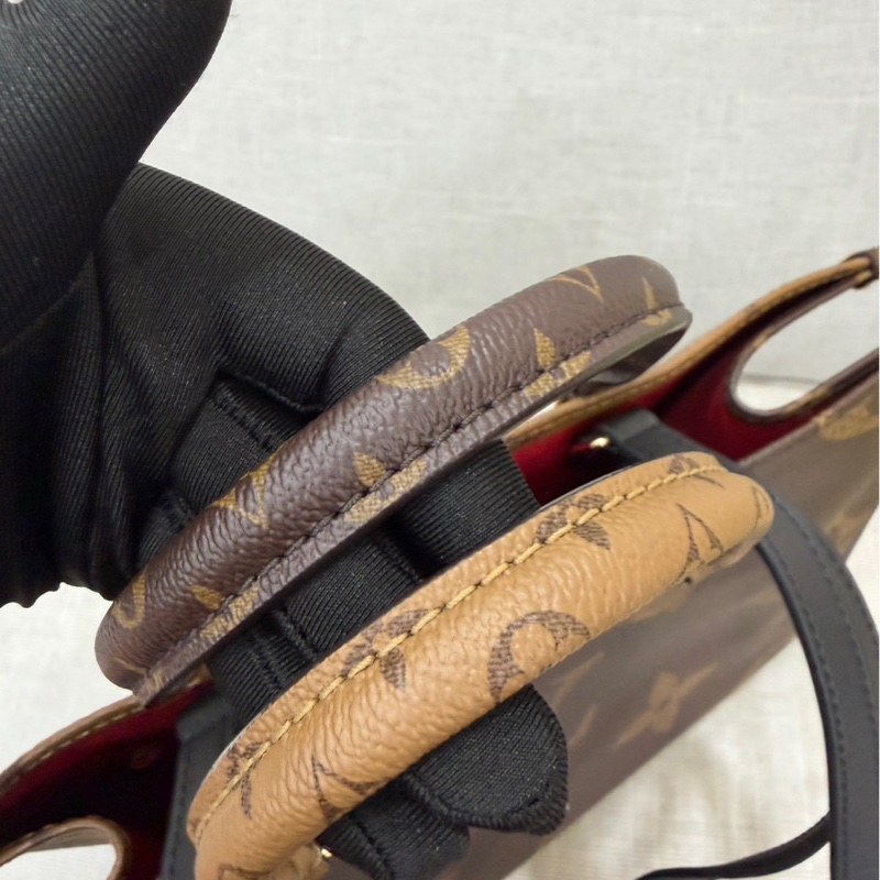 LV M45321經典 ONTHEGO MM Monogram Reverse 帆布手提包 肩背包 購物包-22