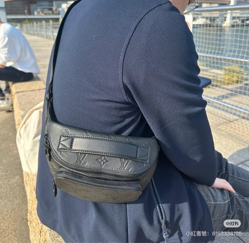 LV M47058 Rush 全牛皮壓紋腰包-3