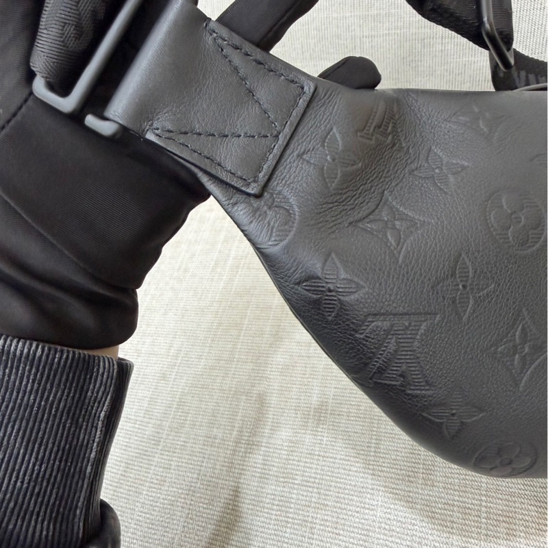 LV M47058 Rush 全牛皮壓紋腰包-12