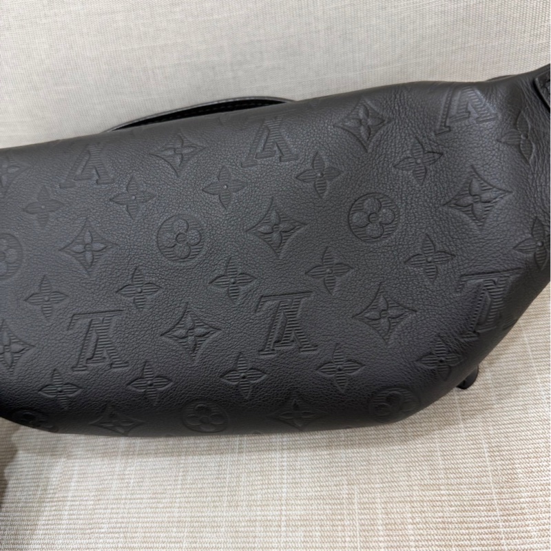 LV M47058 Rush 全牛皮壓紋腰包-15