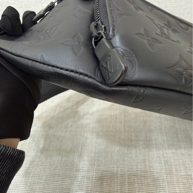 LV M47058 Rush 全牛皮壓紋腰包-16