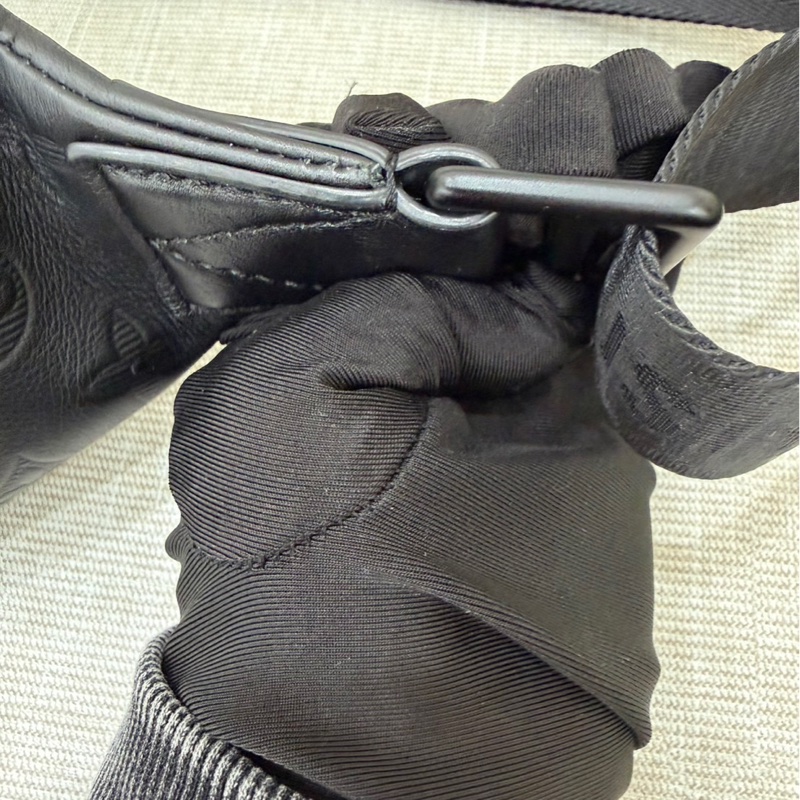 LV M47058 Rush 全牛皮壓紋腰包-23