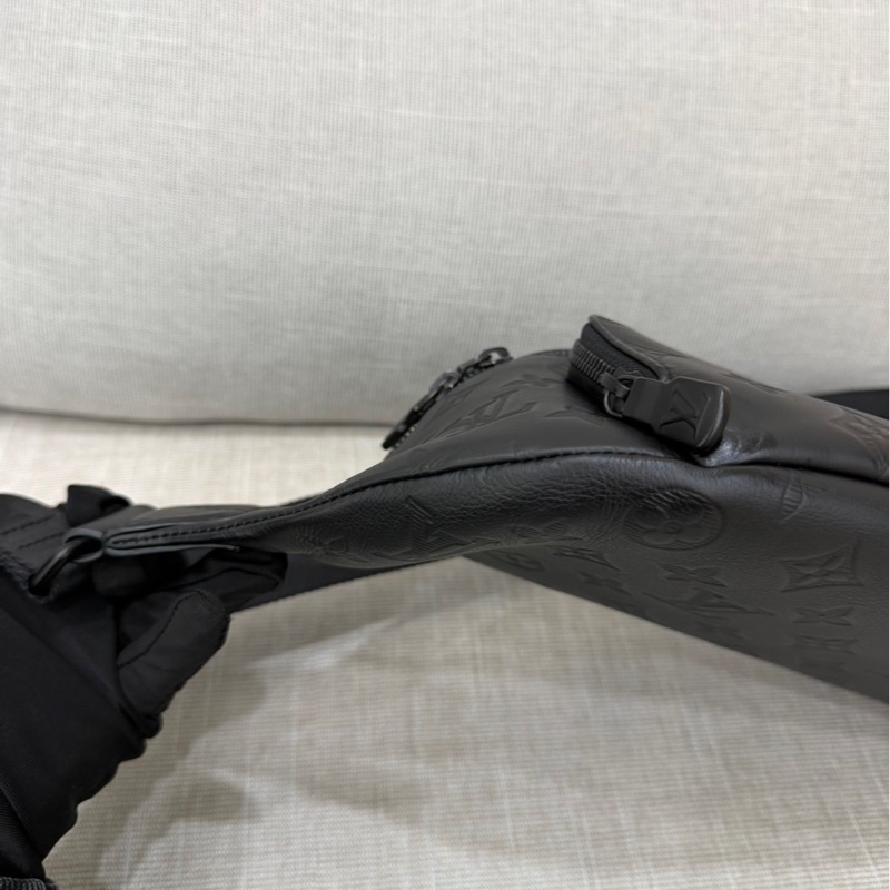 LV M47058 Rush 全牛皮壓紋腰包-26
