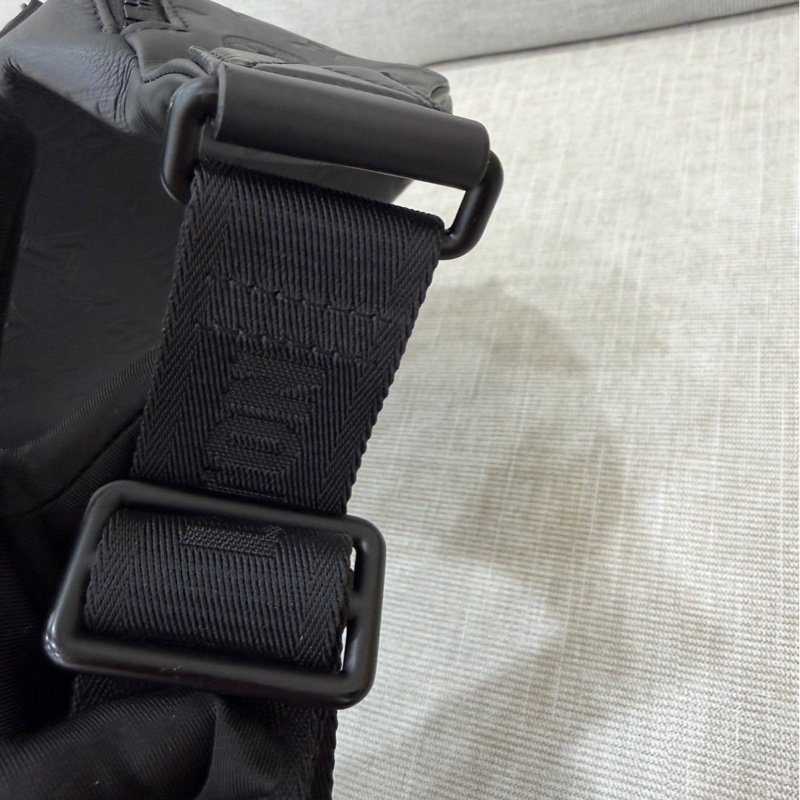 LV M47058 Rush 全牛皮壓紋腰包-32