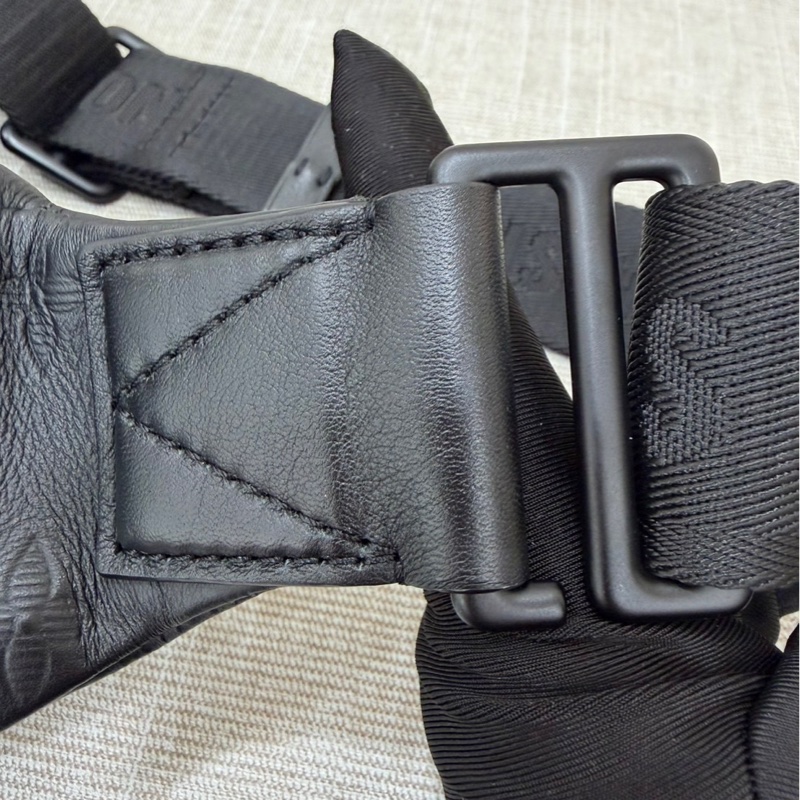 LV M47058 Rush 全牛皮壓紋腰包-40