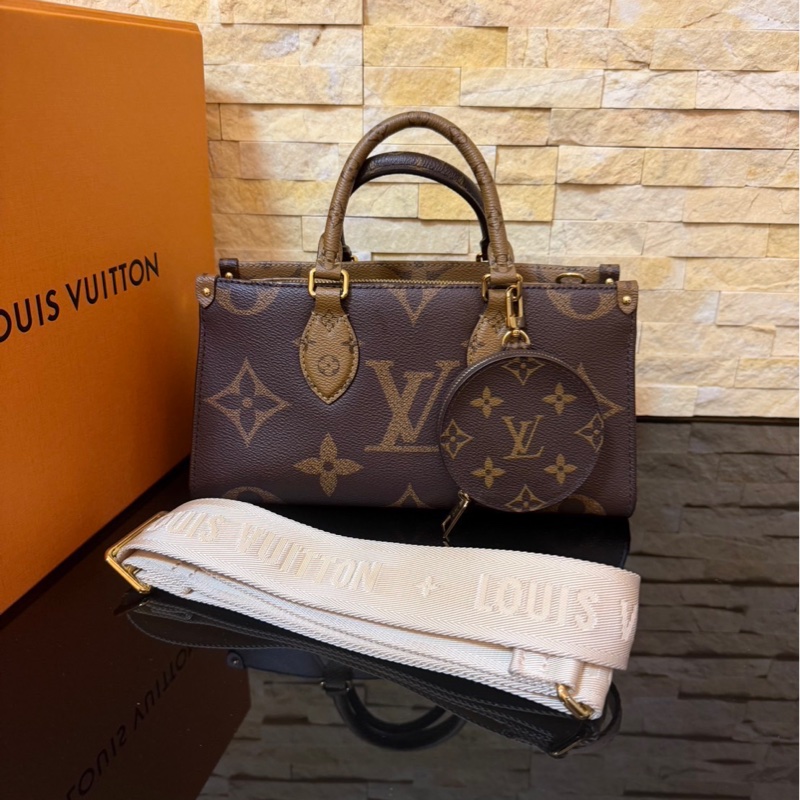 LV M46653 OnTheGo East West系列Reverse皮革飾邊帆布手提包 斜背包-0