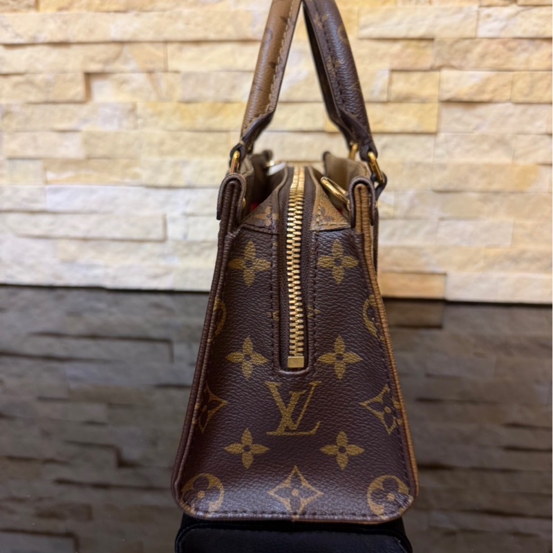 LV M46653 OnTheGo East West系列Reverse皮革飾邊帆布手提包 斜背包-8