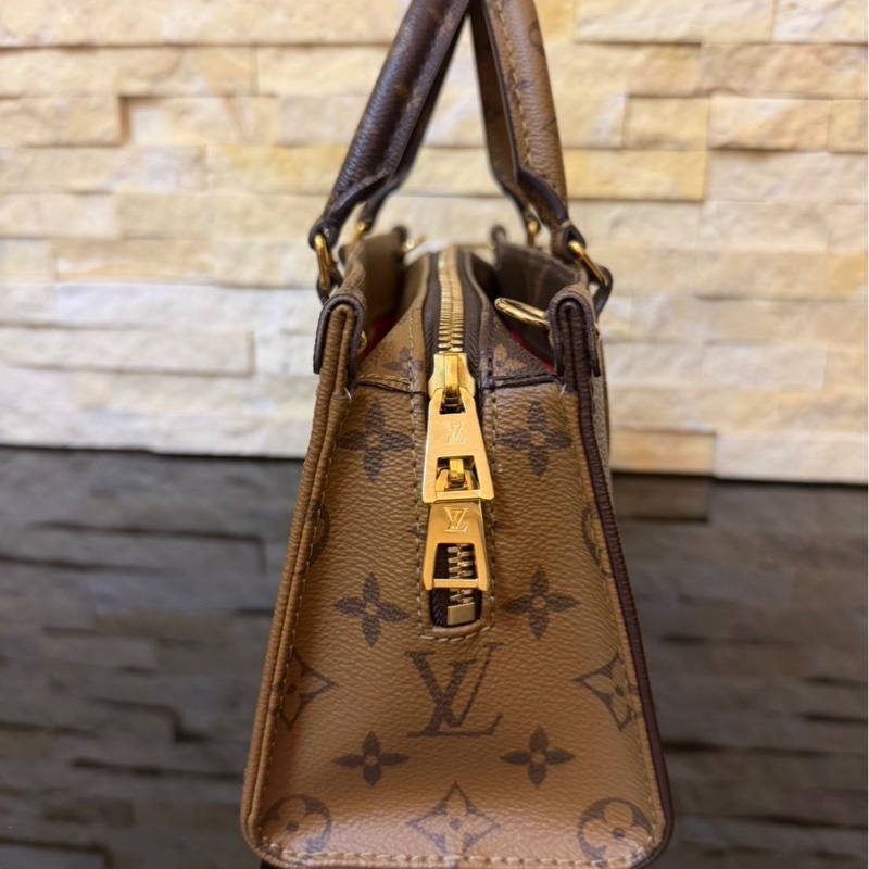 LV M46653 OnTheGo East West系列Reverse皮革飾邊帆布手提包 斜背包-9