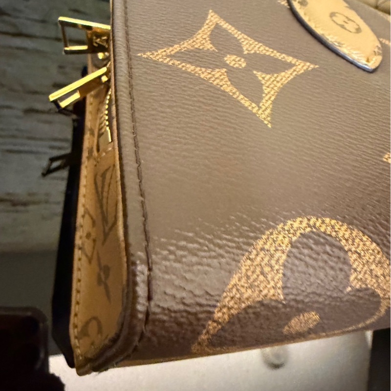 LV M46653 OnTheGo East West系列Reverse皮革飾邊帆布手提包 斜背包-11