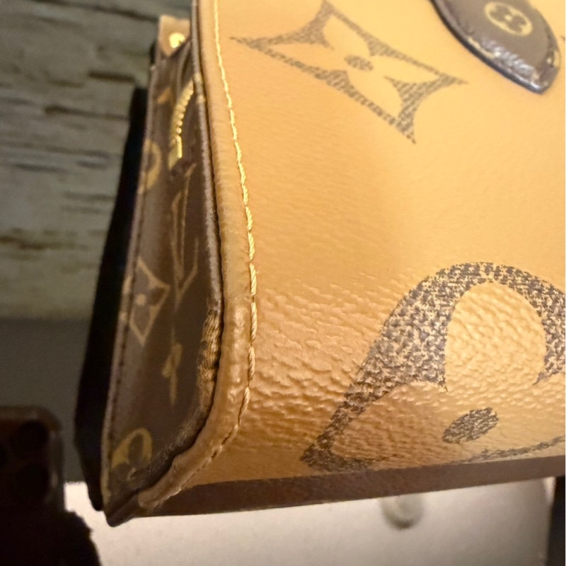 LV M46653 OnTheGo East West系列Reverse皮革飾邊帆布手提包 斜背包-13