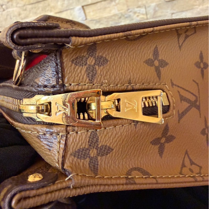 LV M46653 OnTheGo East West系列Reverse皮革飾邊帆布手提包 斜背包-19