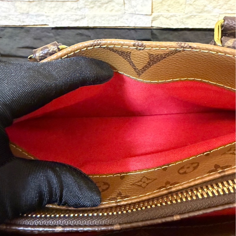 LV M46653 OnTheGo East West系列Reverse皮革飾邊帆布手提包 斜背包-20